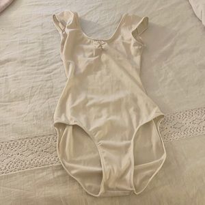 White cap sleeve class in leotard